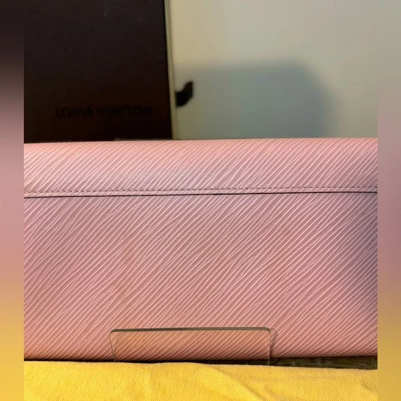 🩷✨SOLD✨🩷Louis Vuitton Pink Epi Twist Lock Long Wallst - Picture 5 of 9
